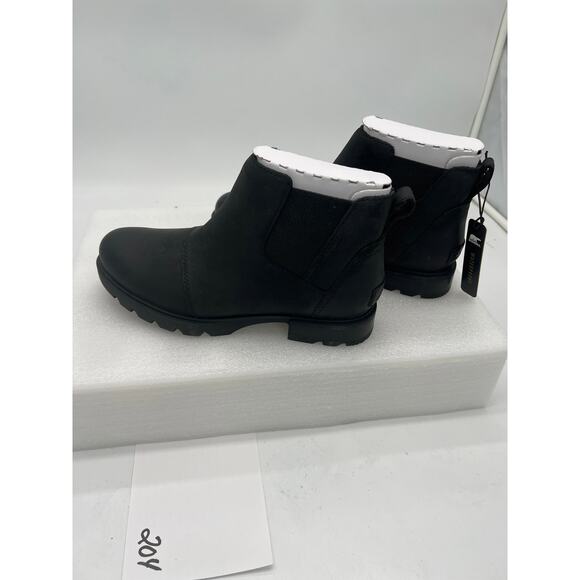 Sorel Emelie lll WP boots.  Women 6. Pull on.
B207 - Picture 13 of 16